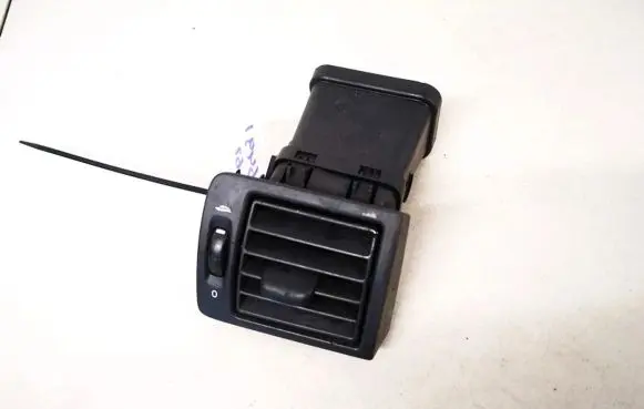 Volvo V50 Dash center air vent grill y01128