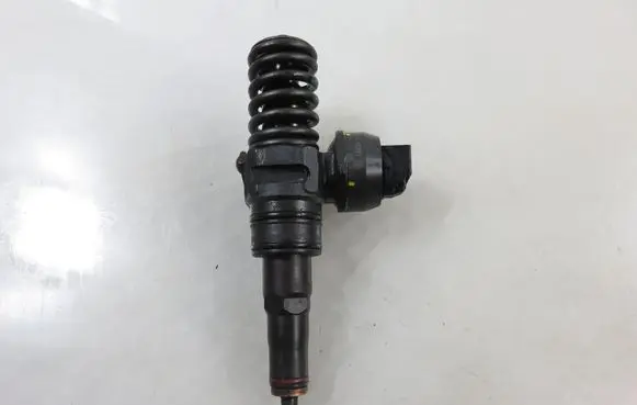 Volkswagen Golf Plus Fuel injector 0414720215 038130073AG