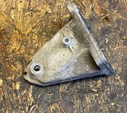 Mercedes-Benz C W202 Engine mounting bracket 6042230004
