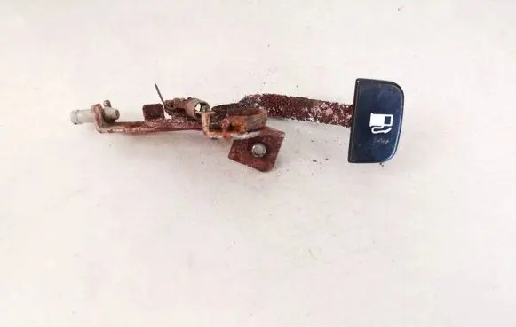 Toyota Previa (XR30, XR40) II Fuel tank opening switch 