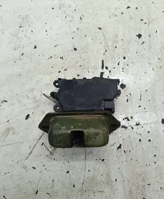 Loading door lock