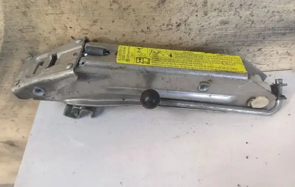 Audi A3 S3 8L Lift Jack 8L0011031A