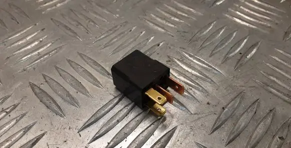 Mitsubishi Pajero Other relay MR588567
