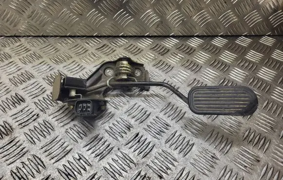 Toyota Avensis Verso Accelerator throttle pedal