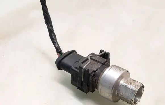 Volvo V70 Air conditioning (A/C) pressure sensor 30661949