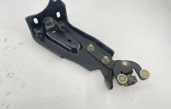 Seat Alhambra (Mk2) Sliding door lower roller guide/hinge 7N0843397E