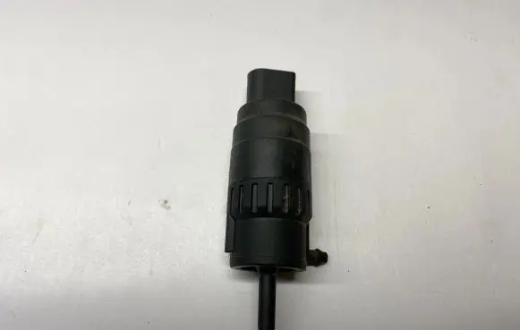 Volkswagen Jetta VII Windscreen/windshield washer pump 1K5955651
