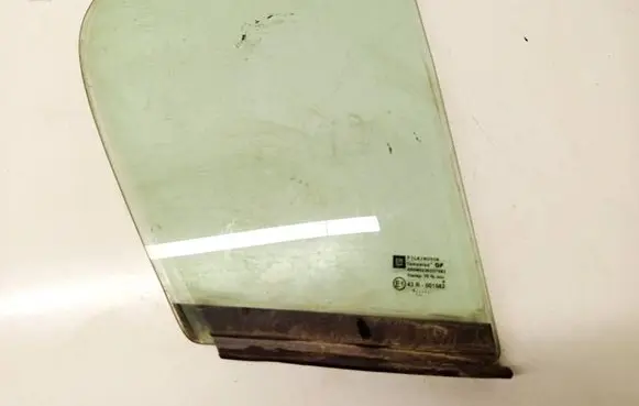 Opel Astra H Rear vent window glass AS2
