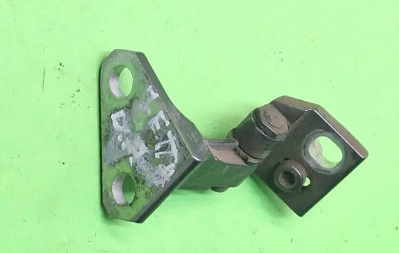 Volkswagen Golf V Front door upper hinge 1k0831402