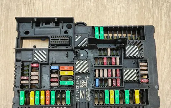 BMW 5 G30 G31 G38 Fuse module 8713127