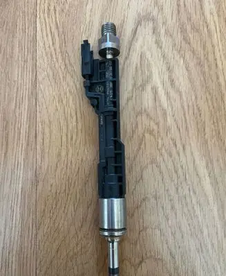BMW 3 F30 F35 F31 Fuel injector 7639994 13637639994 0261500172