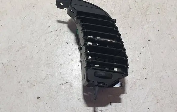 Renault Captur Dash center air vent grill 00134898