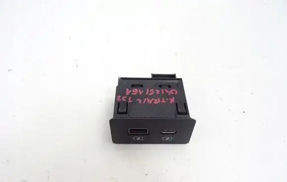 Nissan X-Trail T33 USB socket connector 253316UA0A