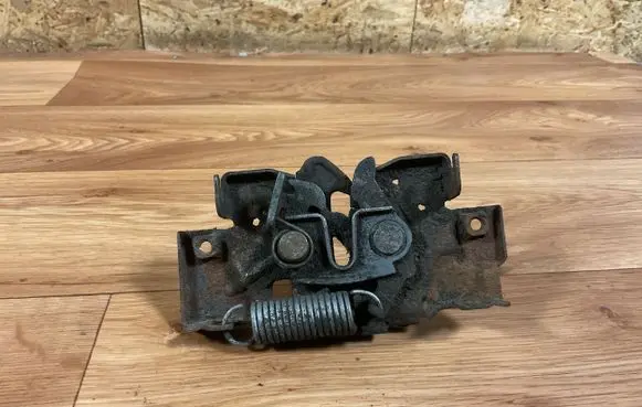Mazda 3 I Engine bonnet/hood lock/catch 