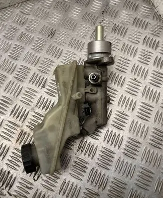 Master brake cylinder