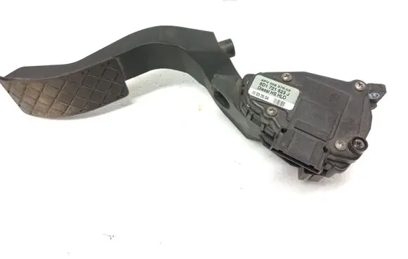 Skoda Superb B5 (3U) Accelerator throttle pedal 8D1721523J