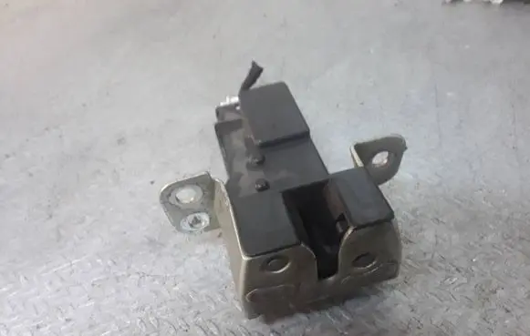 Chevrolet Captiva Tailgate window lock/catch/latch 
