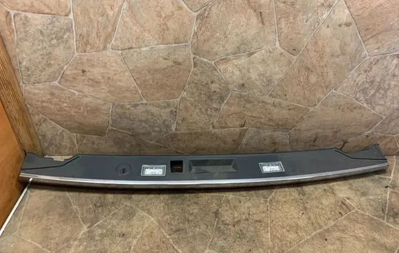 BMW 7 F01 F02 F03 F04 Tailgate trim 7200035