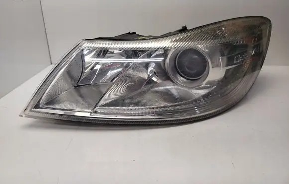 Skoda Octavia Mk2 (1Z) Headlight/headlamp 