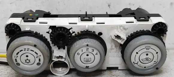 Mitsubishi Colt Climate control unit 69660063 P7820A221V