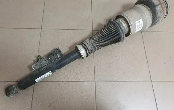 Mercedes-Benz S W222 Air suspension rear shock absorber 2223200413 15140013313