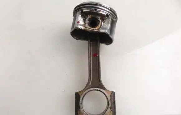 Nissan Qashqai Piston with connecting rod 