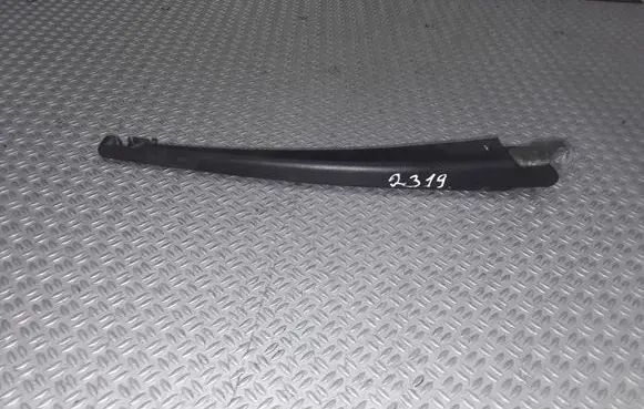 Rear wiper blade arm
