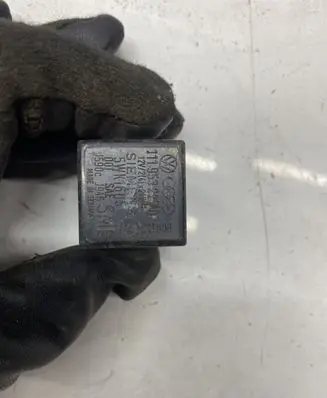 Volkswagen Golf II Other relay 1119532270
