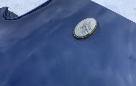 Front fender indicator light