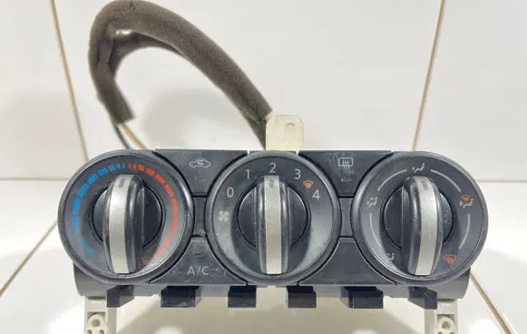 Nissan Qashqai Climate control unit