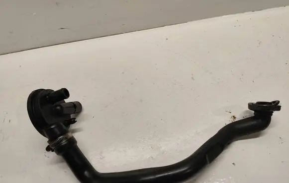 Audi A4 S4 B5 8D Breather/breather pipe/hose 1111151900 391170975