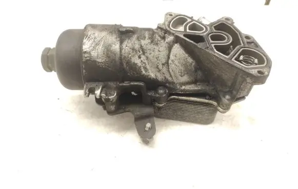 Mazda 5 Oil filter mounting bracket