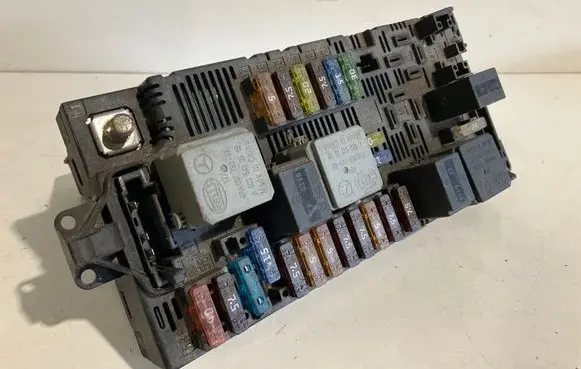 Mercedes-Benz E W211 Fuse module 2115458901