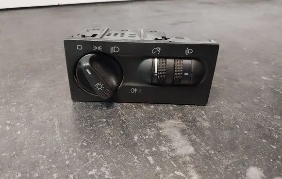Volkswagen Golf III Light switch 1H6941531N