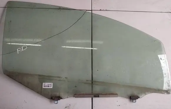 Toyota Yaris Front door window glass four-door AS2