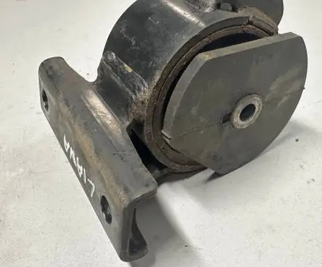Suzuki Liana Engine mount bracket M16