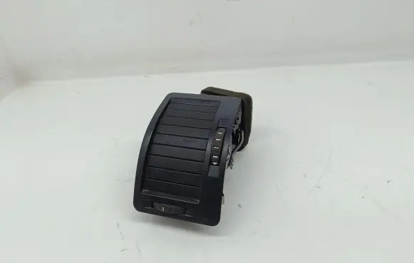 Skoda Octavia Mk2 (1Z) Dash center air vent grill 1Z0819701 0911688