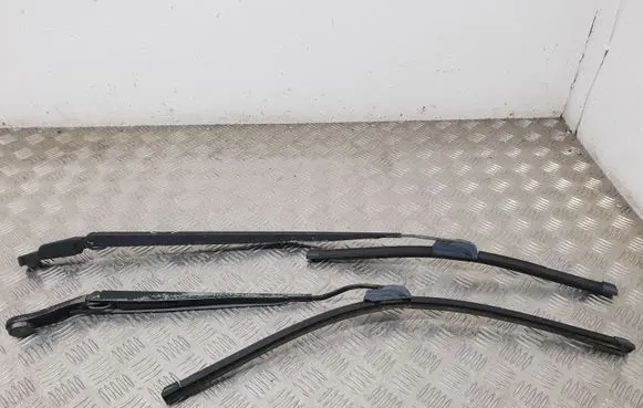 Nissan Primera Windshield/front glass wiper blade 80008637