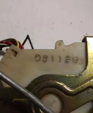 KIA Sorento Front door lock (next to the handle) 091129