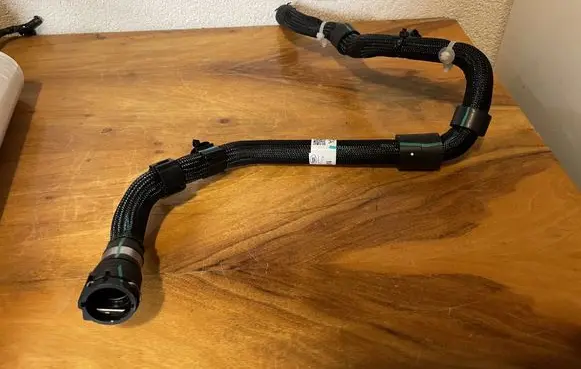 Land Rover Discovery Sport Air intake hose/pipe M8D28K561AA