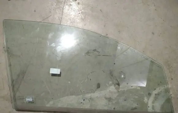 Honda Jazz Front door window glass four-door as2