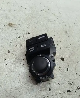 Nissan Navara D40 Climate control unit 28395 1046381 K506183395ZY
