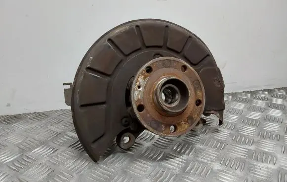 Volkswagen Golf VI Front wheel hub