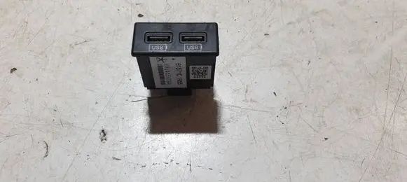 Dodge Durango III USB socket connector 68145567AA 61571C1955