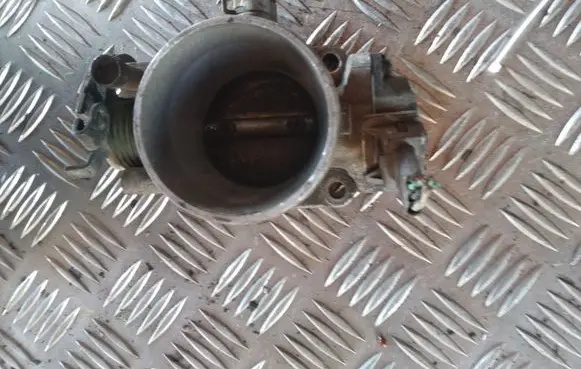 Hyundai Lantra II Throttle valve