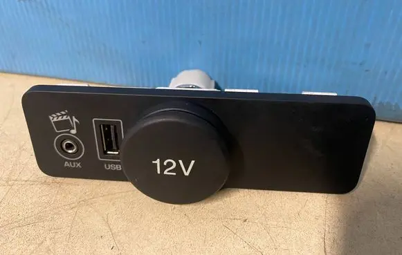 Land Rover Evoque I USB socket connector FK7219C166HB