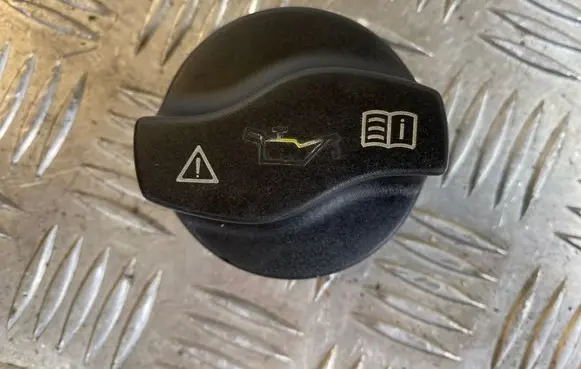 Mercedes-Benz C W204 Oil filler cap A0000101385