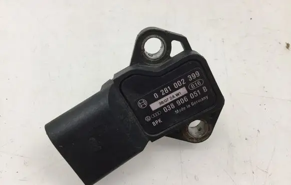Volkswagen Golf V Air pressure sensor 038906051B