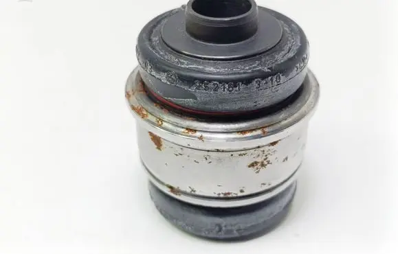 BMW 5 E39 Rear axle beam mounts housing 252161