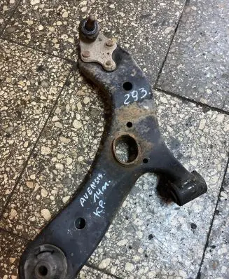 Toyota Avensis T270 Front lower control arm/wishbone